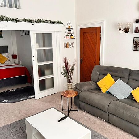 Victoria House - Self Catering Quiet Guesthouse - Adult Singles And Couples Only Blackpool Zewnętrze zdjęcie