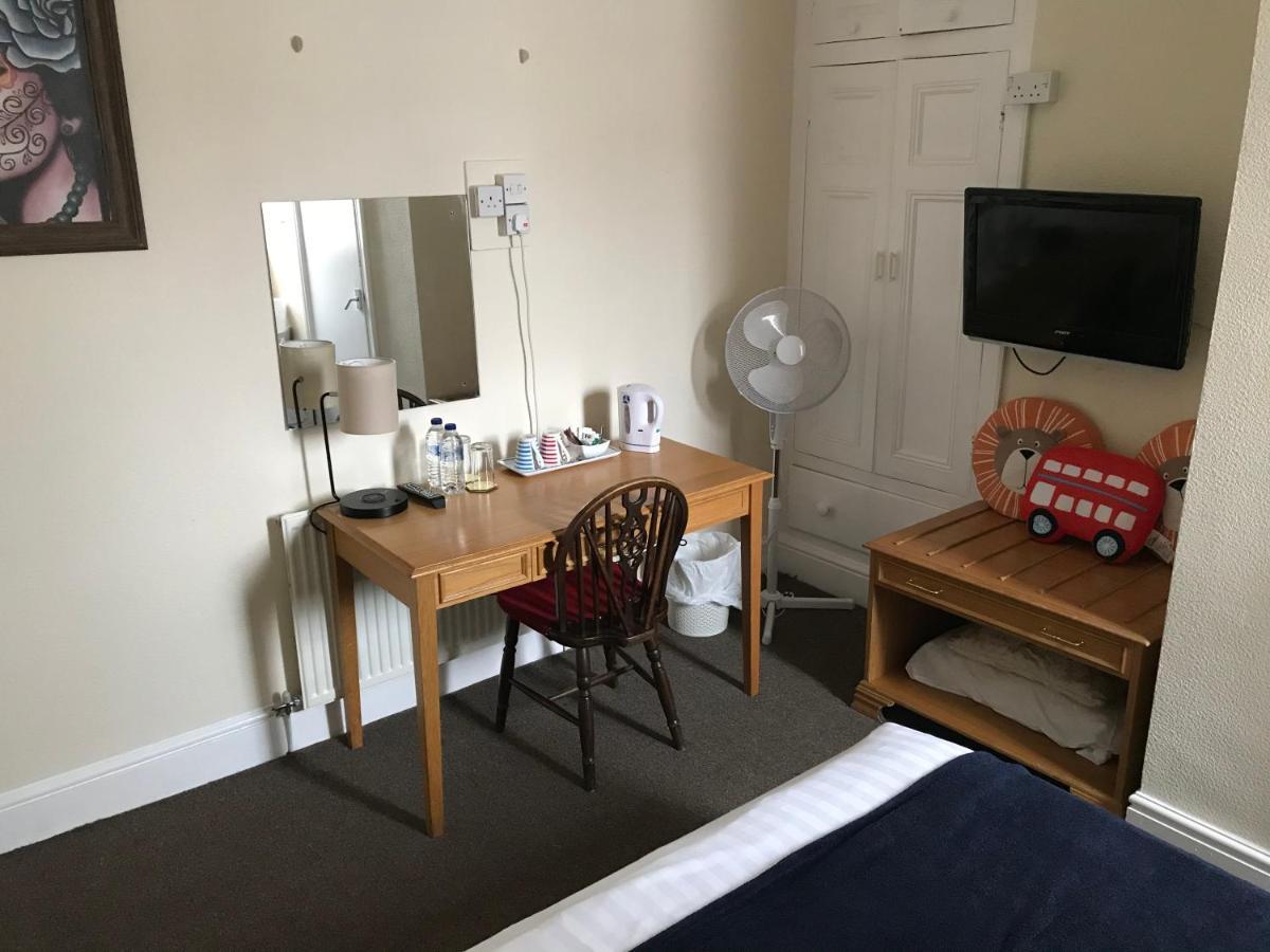 Victoria House - Self Catering Quiet Guesthouse - Adult Singles And Couples Only Blackpool Zewnętrze zdjęcie