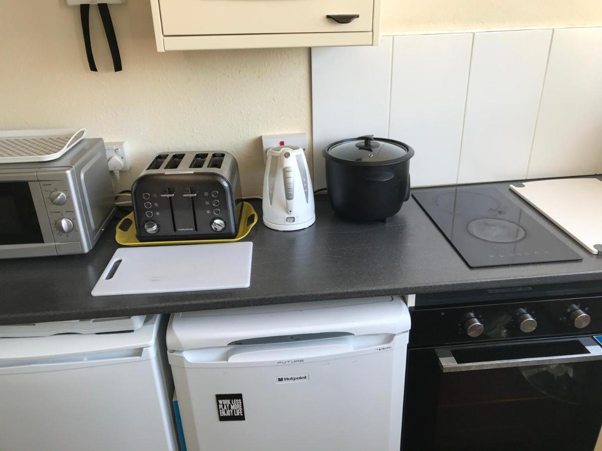 Victoria House - Self Catering Quiet Guesthouse - Adult Singles And Couples Only Blackpool Zewnętrze zdjęcie