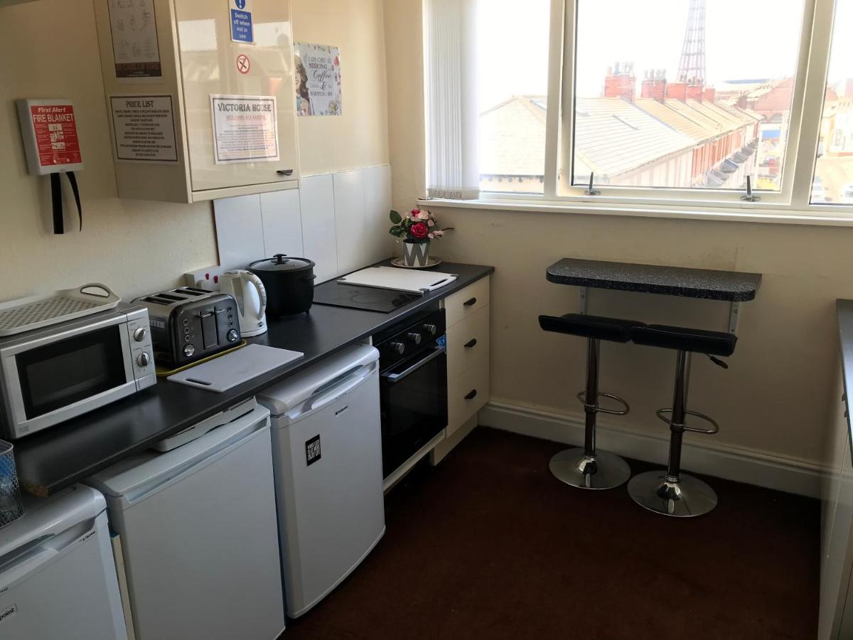 Victoria House - Self Catering Quiet Guesthouse - Adult Singles And Couples Only Blackpool Zewnętrze zdjęcie
