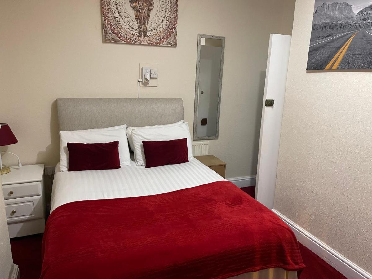 Victoria House - Self Catering Quiet Guesthouse - Adult Singles And Couples Only Blackpool Zewnętrze zdjęcie