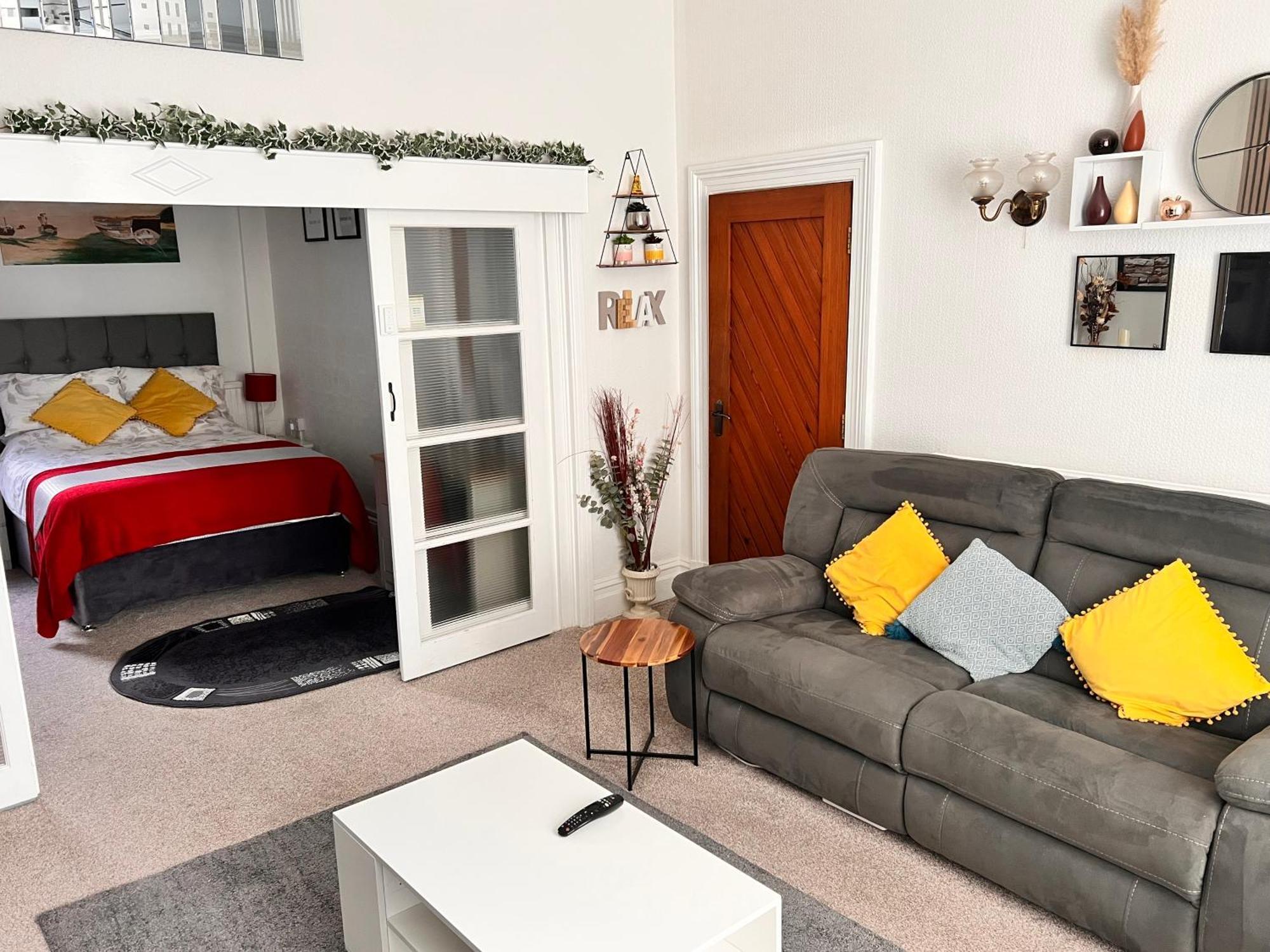Victoria House - Self Catering Quiet Guesthouse - Adult Singles And Couples Only Blackpool Zewnętrze zdjęcie
