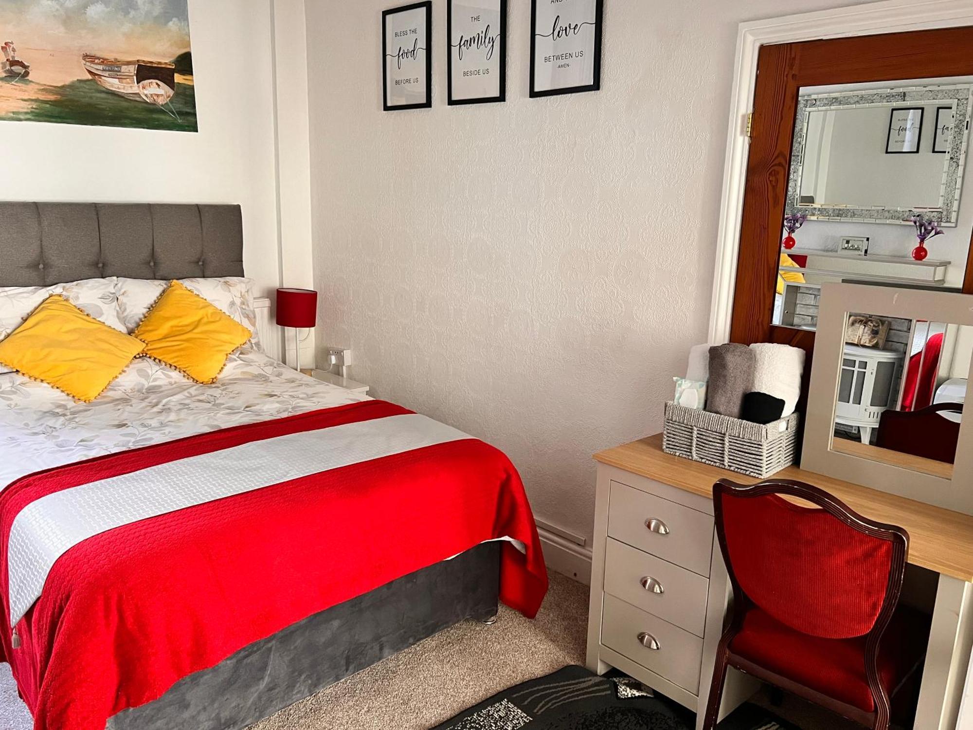 Victoria House - Self Catering Quiet Guesthouse - Adult Singles And Couples Only Blackpool Zewnętrze zdjęcie