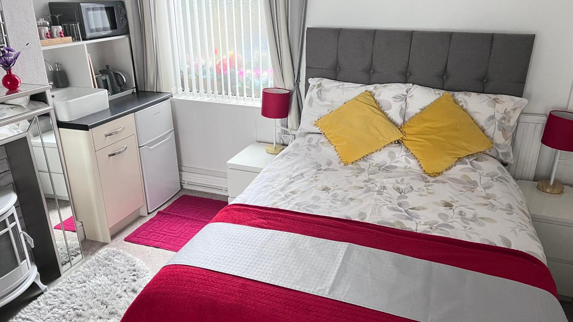 Victoria House - Self Catering Quiet Guesthouse - Adult Singles And Couples Only Blackpool Zewnętrze zdjęcie