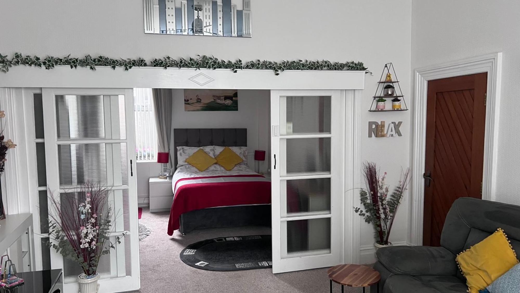 Victoria House - Self Catering Quiet Guesthouse - Adult Singles And Couples Only Blackpool Zewnętrze zdjęcie