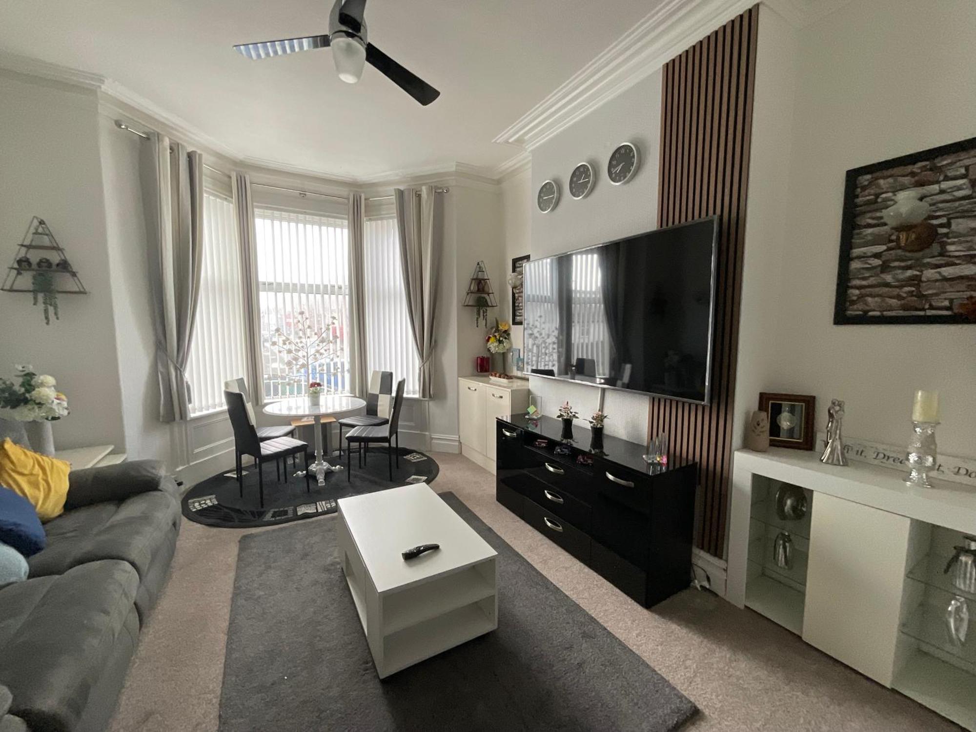 Victoria House - Self Catering Quiet Guesthouse - Adult Singles And Couples Only Blackpool Zewnętrze zdjęcie