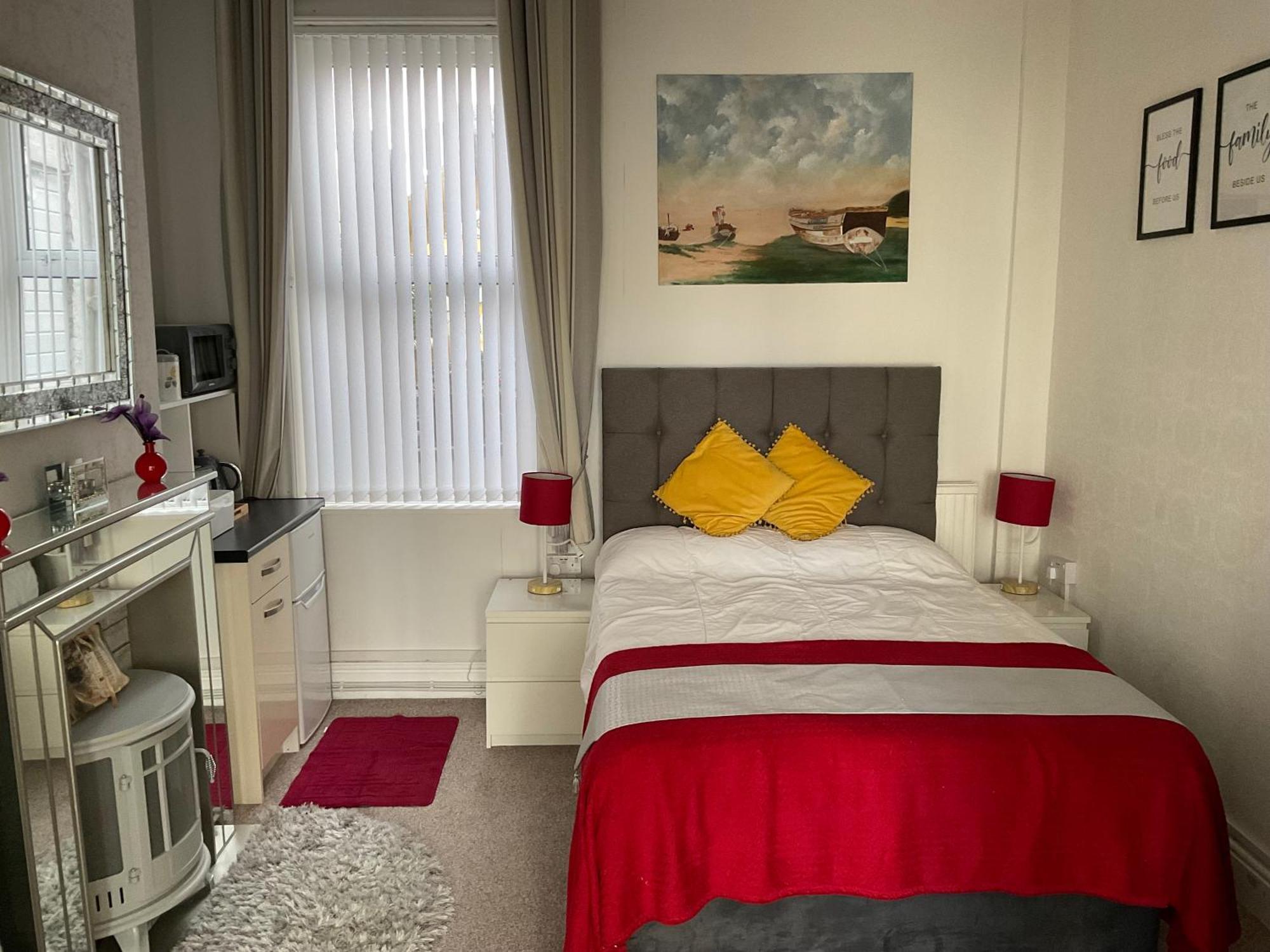Victoria House - Self Catering Quiet Guesthouse - Adult Singles And Couples Only Blackpool Zewnętrze zdjęcie