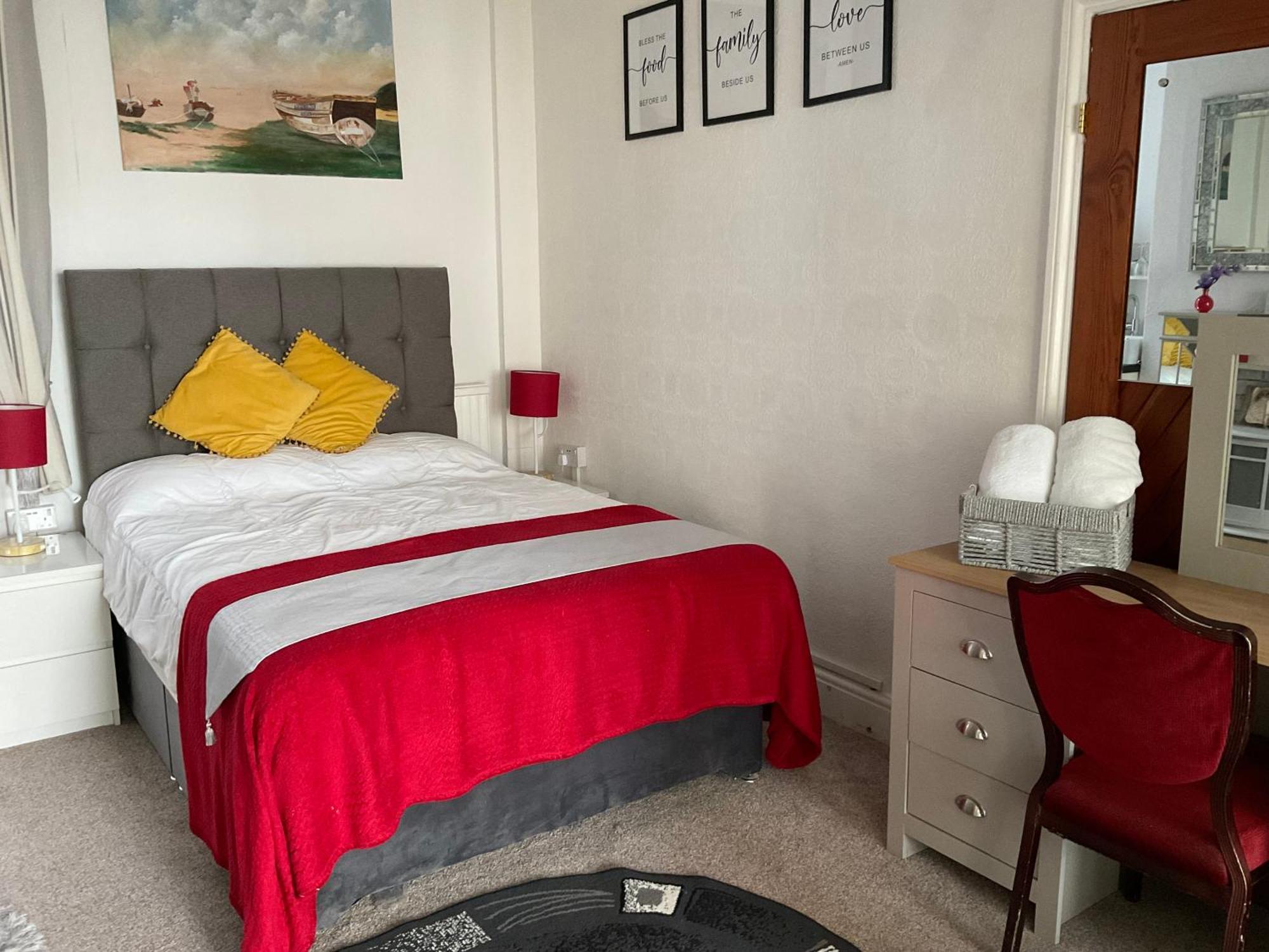 Victoria House - Self Catering Quiet Guesthouse - Adult Singles And Couples Only Blackpool Zewnętrze zdjęcie