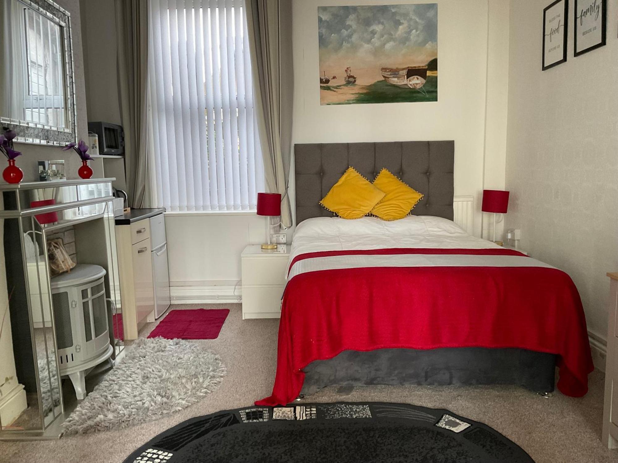 Victoria House - Self Catering Quiet Guesthouse - Adult Singles And Couples Only Blackpool Zewnętrze zdjęcie
