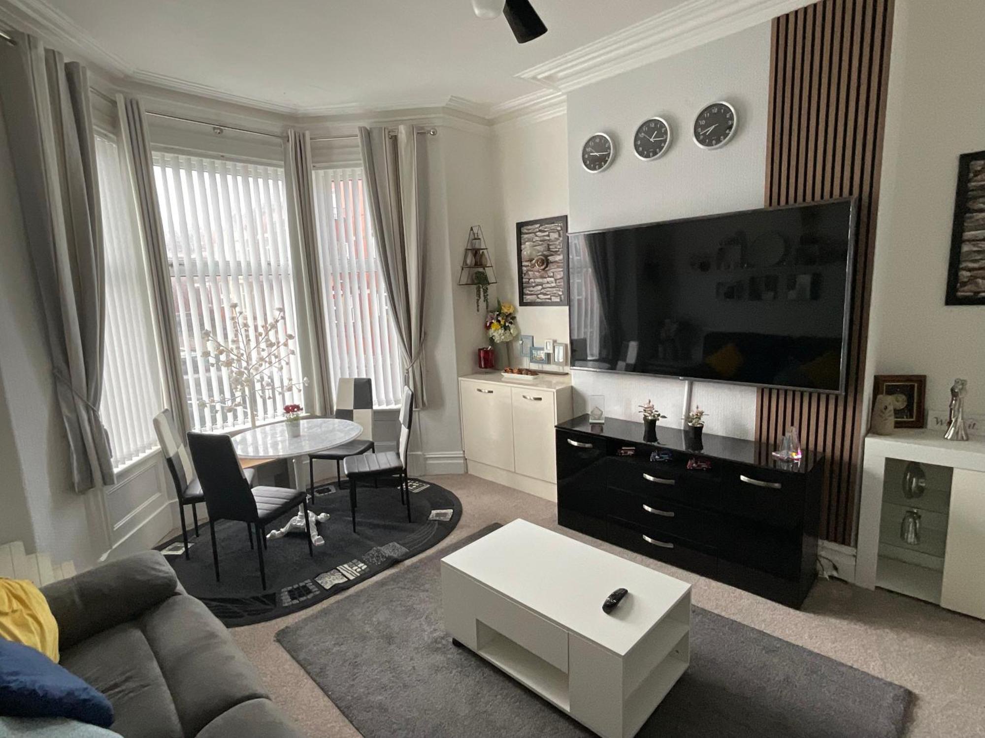 Victoria House - Self Catering Quiet Guesthouse - Adult Singles And Couples Only Blackpool Zewnętrze zdjęcie
