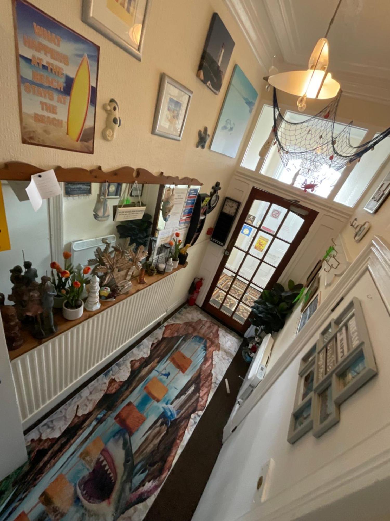 Victoria House - Self Catering Quiet Guesthouse - Adult Singles And Couples Only Blackpool Zewnętrze zdjęcie