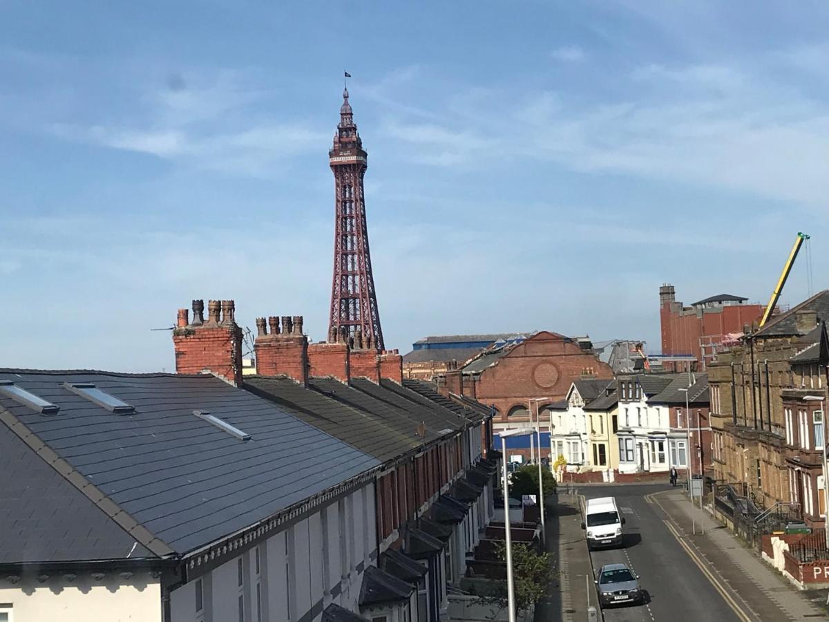 Victoria House - Self Catering Quiet Guesthouse - Adult Singles And Couples Only Blackpool Zewnętrze zdjęcie