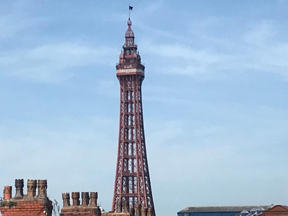 Victoria House - Self Catering Quiet Guesthouse - Adult Singles And Couples Only Blackpool Zewnętrze zdjęcie