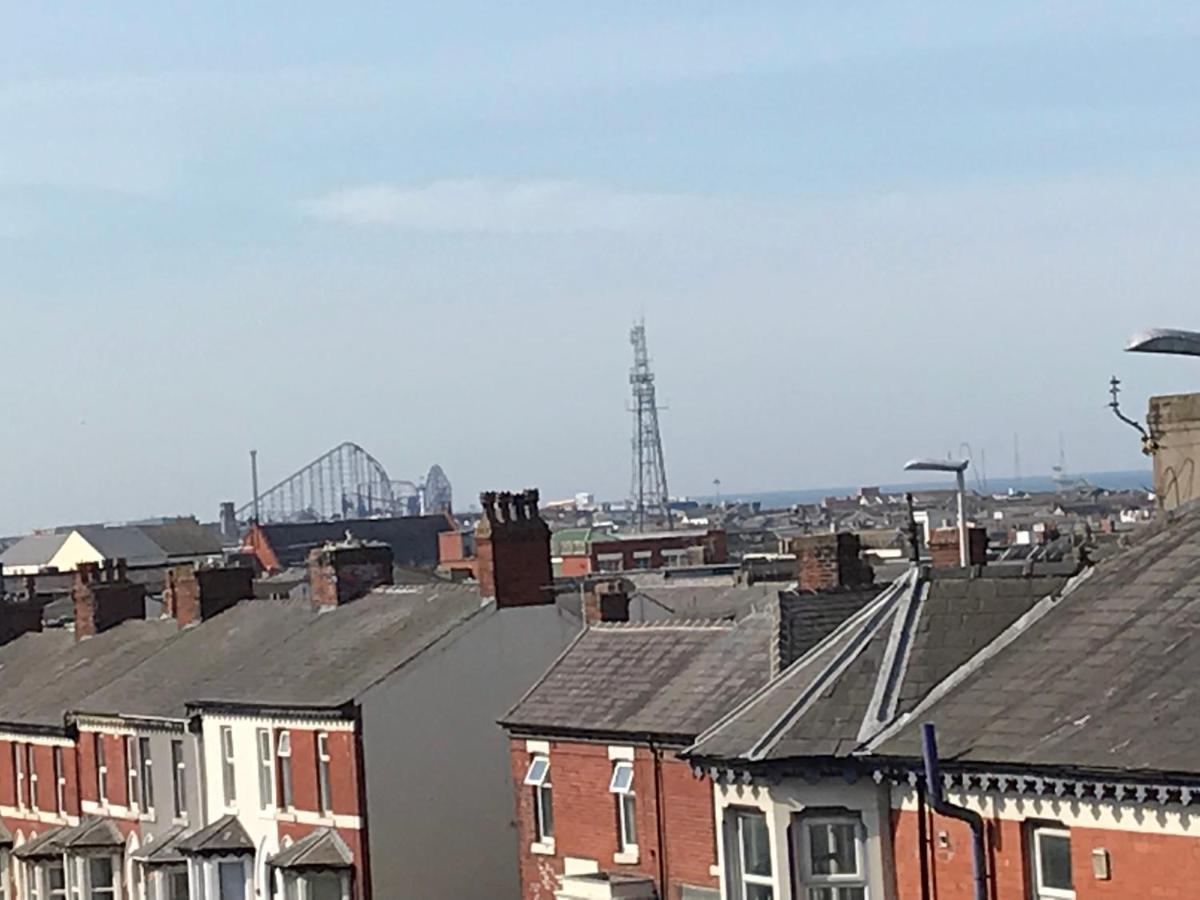 Victoria House - Self Catering Quiet Guesthouse - Adult Singles And Couples Only Blackpool Zewnętrze zdjęcie